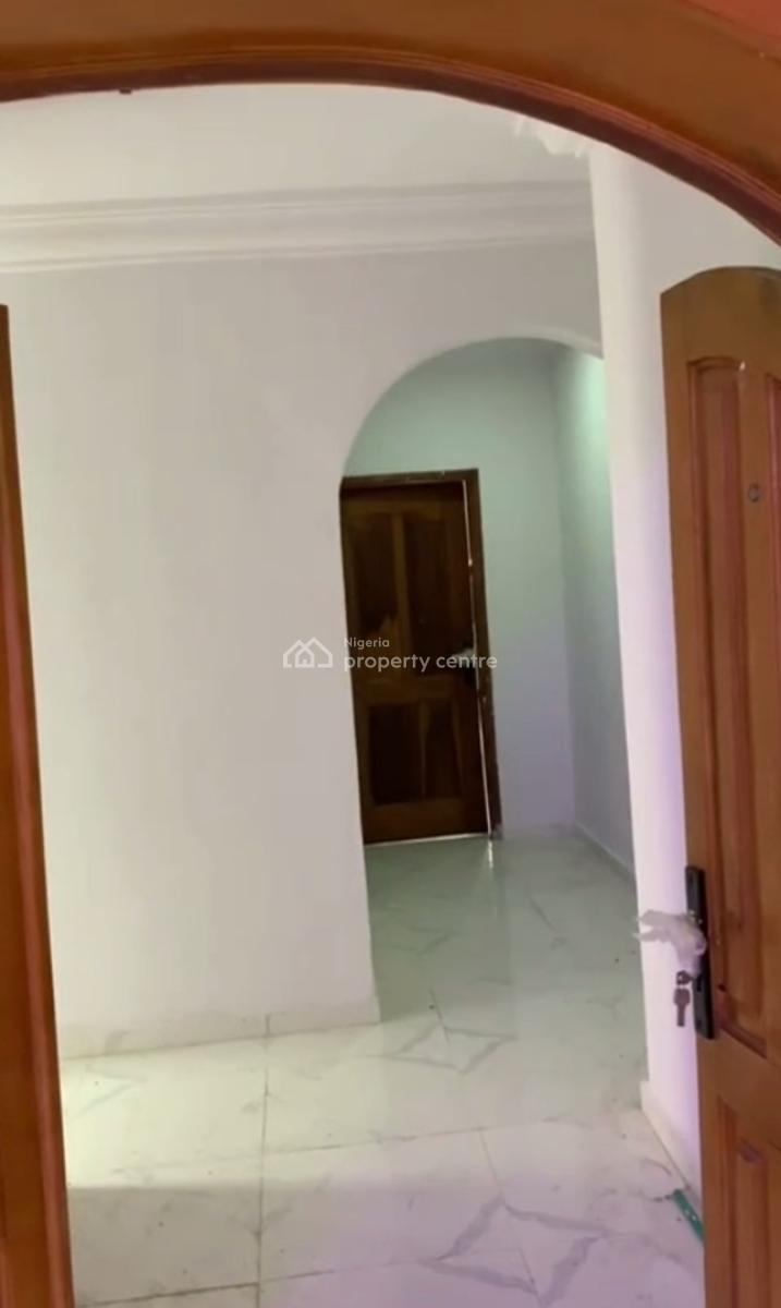 5 Bedrooms Penthouse Inside an Estate., Okota, Isolo, Lagos, Flat / Apartment for Rent