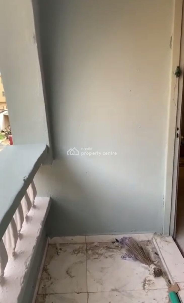 5 Bedrooms Penthouse Inside an Estate., Okota, Isolo, Lagos, Flat / Apartment for Rent