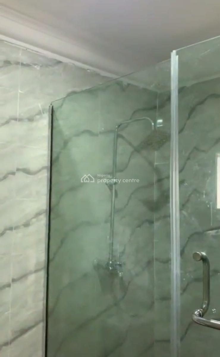 5 Bedrooms Penthouse Inside an Estate., Okota, Isolo, Lagos, Flat / Apartment for Rent