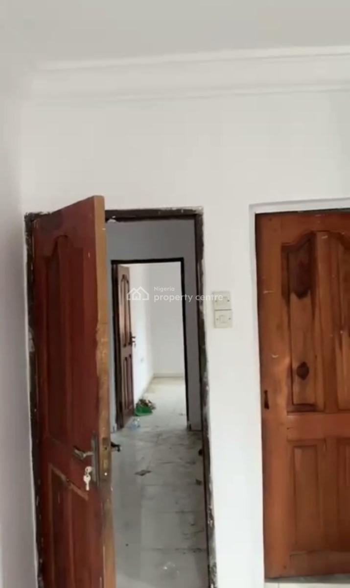 5 Bedrooms Penthouse Inside an Estate., Okota, Isolo, Lagos, Flat / Apartment for Rent