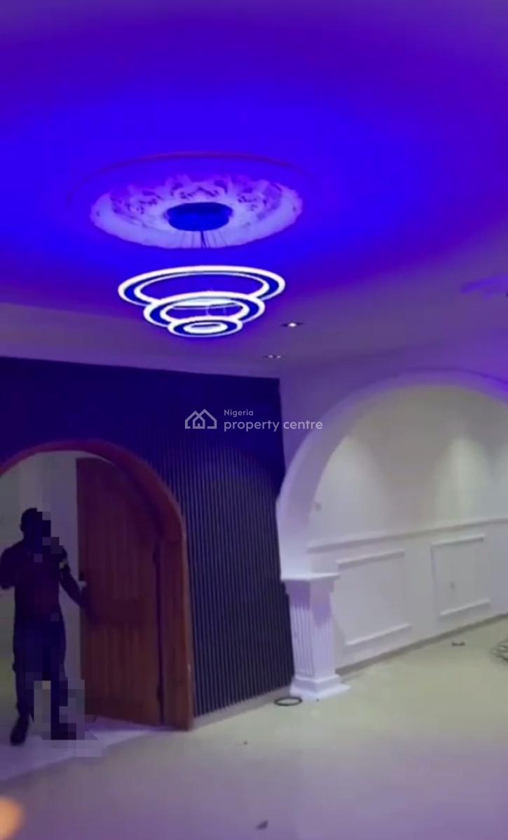 5 Bedrooms Penthouse Inside an Estate., Okota, Isolo, Lagos, Flat / Apartment for Rent