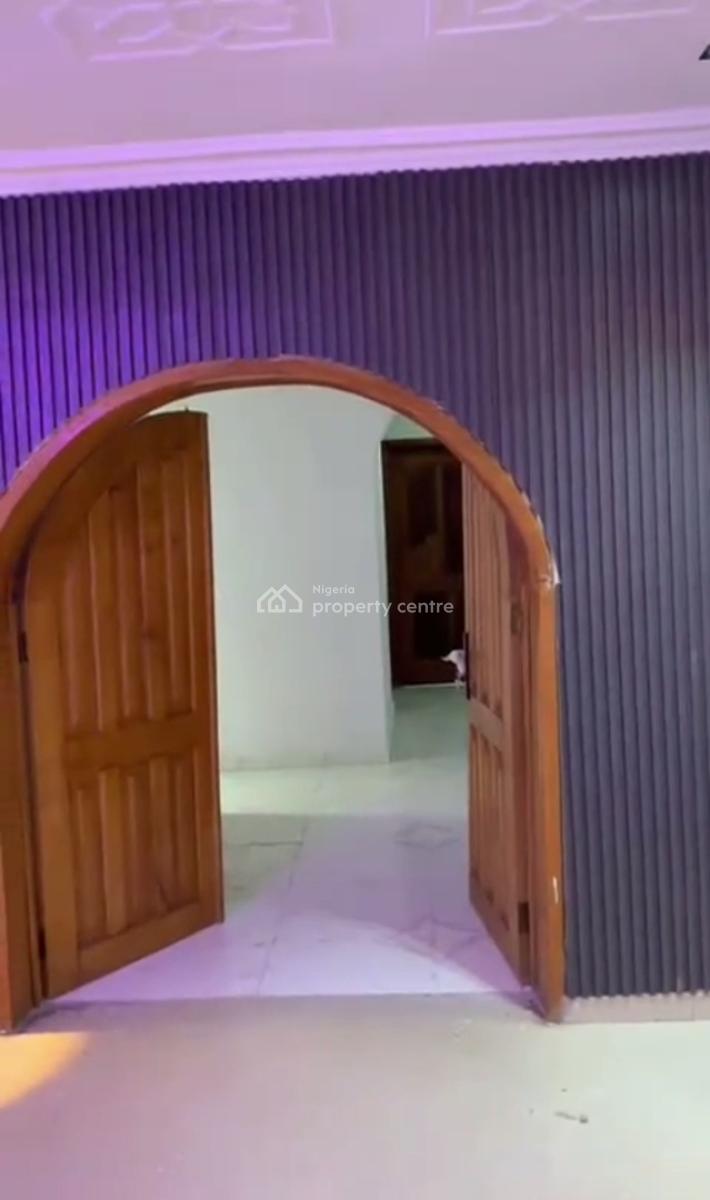 5 Bedrooms Penthouse Inside an Estate., Okota, Isolo, Lagos, Flat / Apartment for Rent