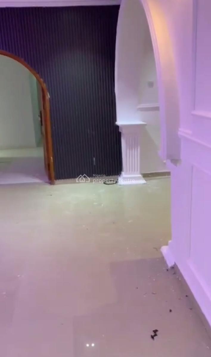 5 Bedrooms Penthouse Inside an Estate., Okota, Isolo, Lagos, Flat / Apartment for Rent