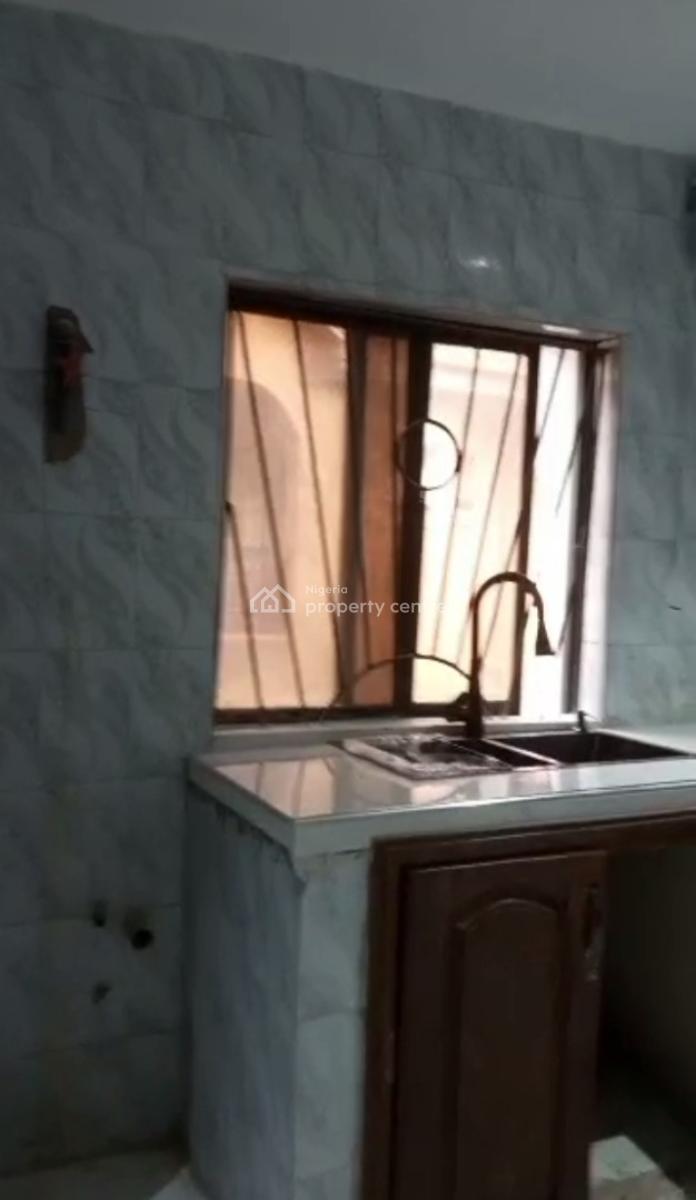 5 Bedrooms Penthouse Inside an Estate., Okota, Isolo, Lagos, Flat / Apartment for Rent