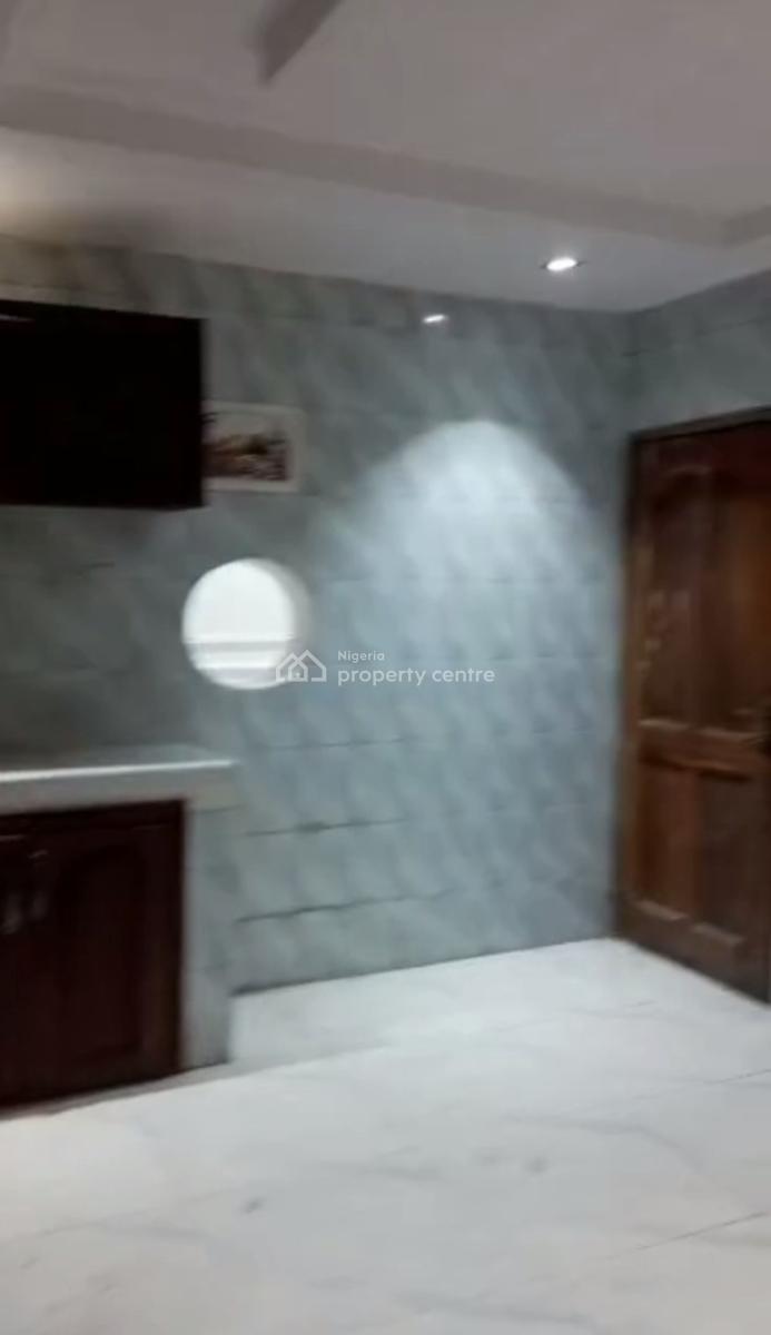 5 Bedrooms Penthouse Inside an Estate., Okota, Isolo, Lagos, Flat / Apartment for Rent