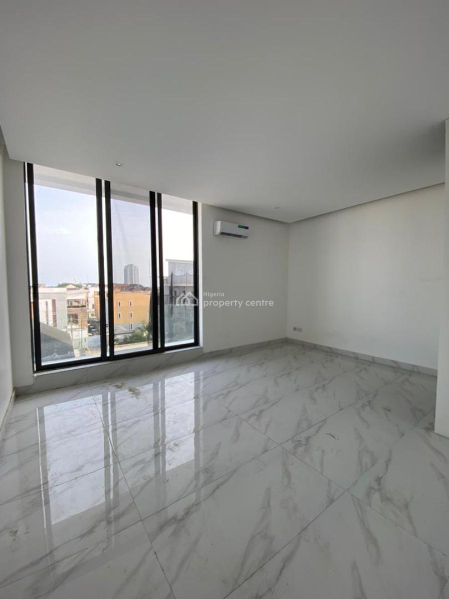 2 Bedroom Apartment with Bq,pool,gym,concierge   Price: 320m Location:, Lekki, Lekki Phase 1, Lekki, Lagos, Block of Flats for Sale