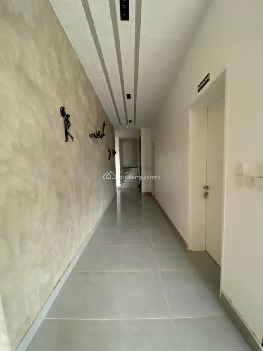 2 Bedroom Apartment with Bq,pool,gym,concierge   Price: 320m Location:, Lekki, Lekki Phase 1, Lekki, Lagos, Block of Flats for Sale