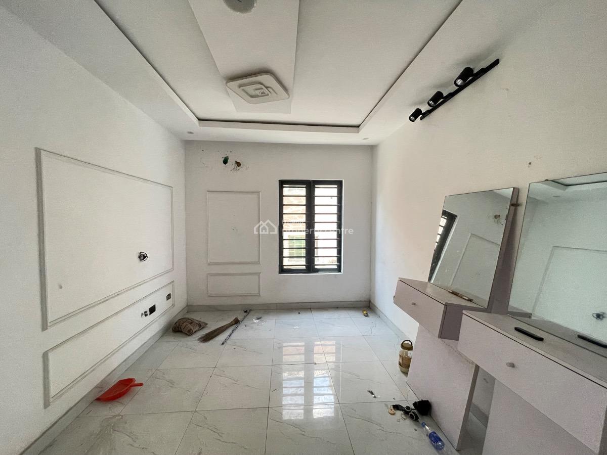 Commercial Property: 3 Bedroom Space, Ikate, Lekki, Lagos, Commercial Property for Rent