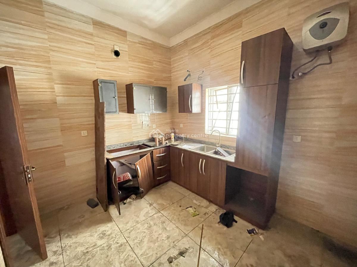 2 Bedroom Apartment in a Secured Estate, Lekki Phase 1, Lekki, Lagos, Flat / Apartment for Rent