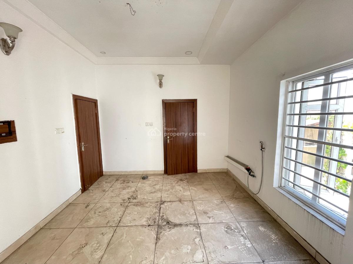 2 Bedroom Apartment in a Secured Estate, Lekki Phase 1, Lekki, Lagos, Flat / Apartment for Rent