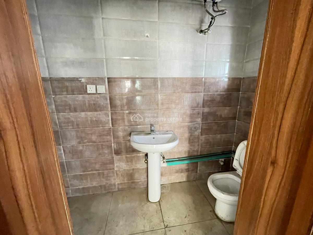 2 Bedroom Apartment in a Secured Estate, Lekki Phase 1, Lekki, Lagos, Flat / Apartment for Rent