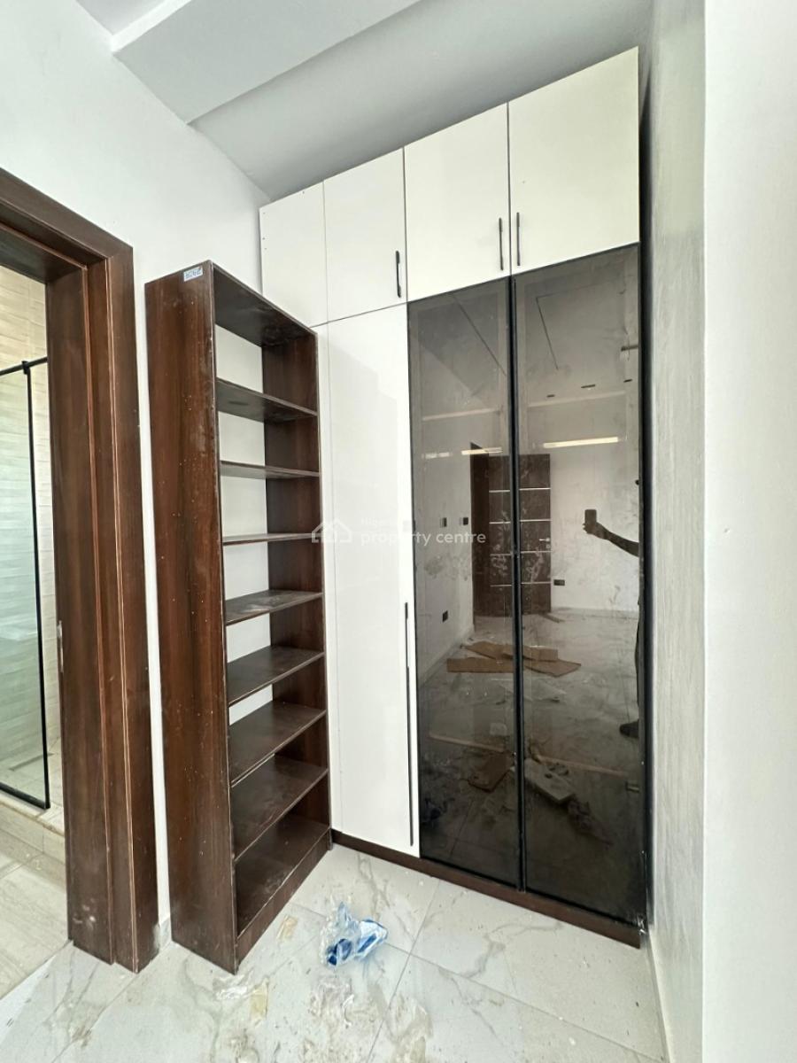 Very Spacious 3 Bedroom Apartment with Gym and Elevator in a Secure an, Ikate, Ikate, Lekki, Lagos, Flat / Apartment for Sale
