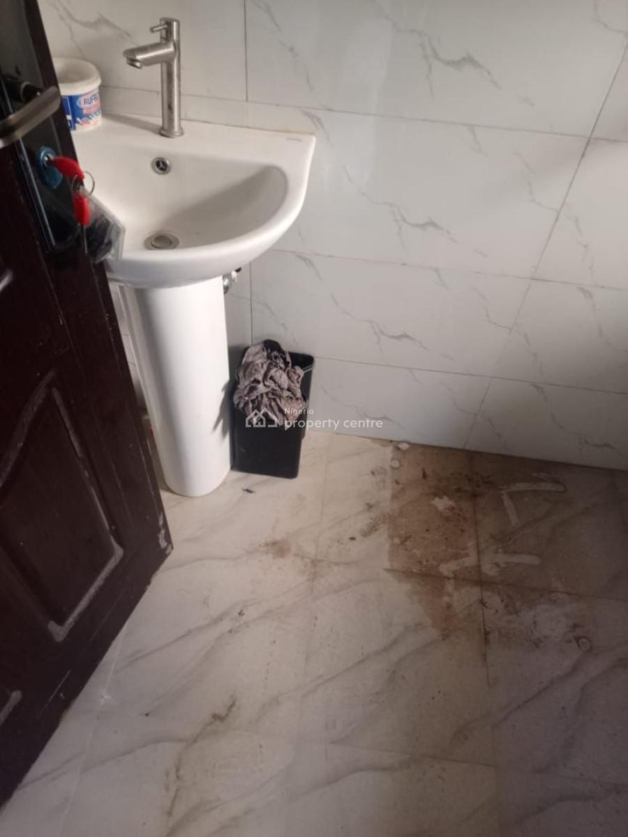 3 Bedroom Apartment, Lugbe District, Abuja, Flat / Apartment for Rent