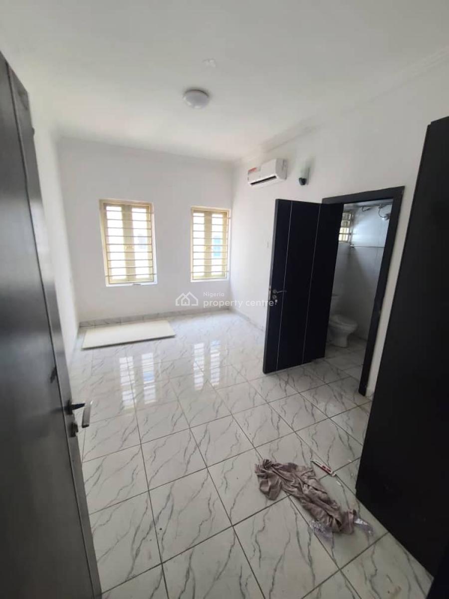 Standard and Executive 3 Bedroom Apartment with Bq, Abioro Street, Ikate, Lekki, Lagos, Flat / Apartment for Rent