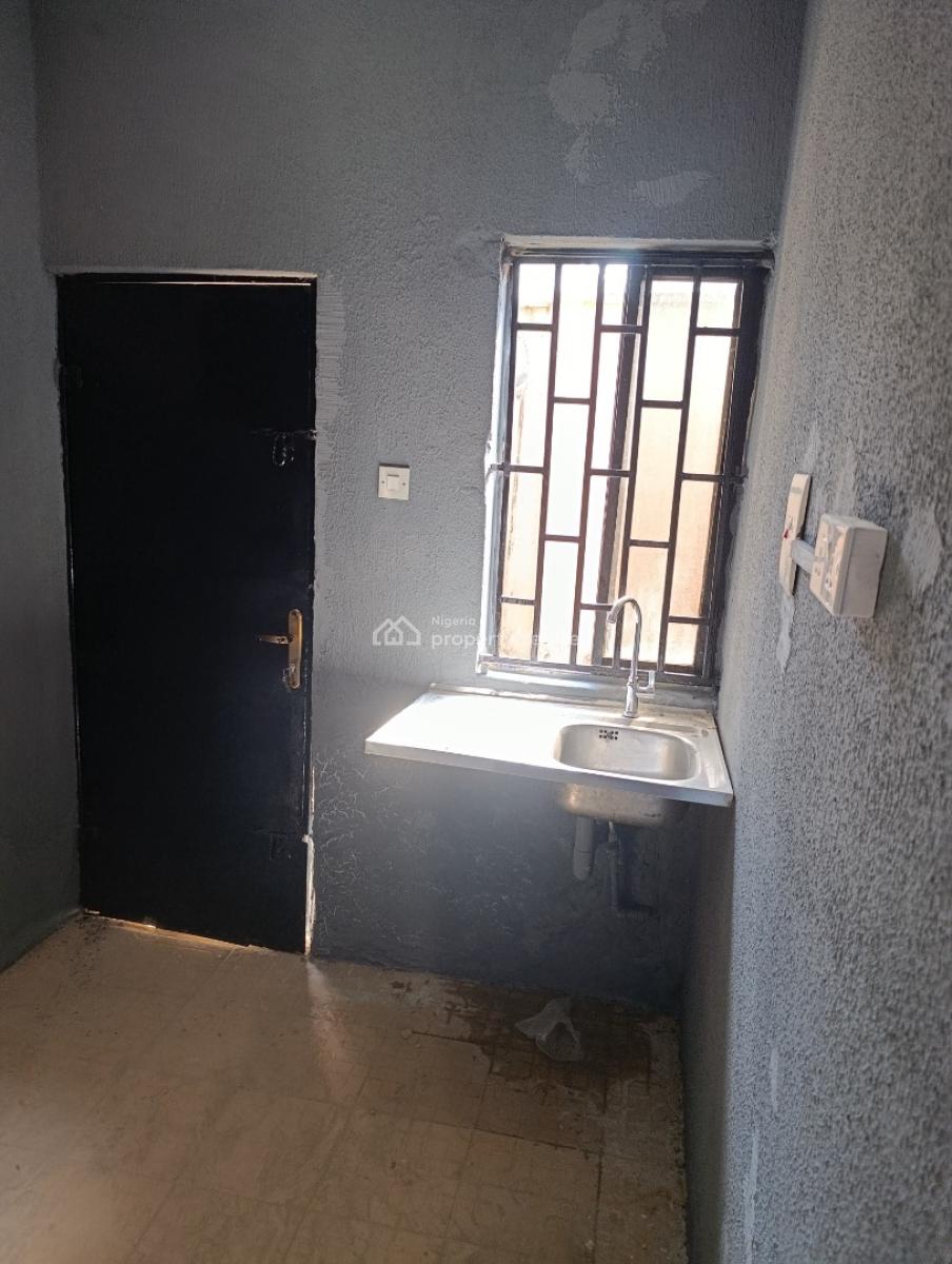 2 Bedroom Flat, Golden Gate Estate, Oluyole Ibadan, Oluyole, Oyo, Semi-detached Bungalow for Rent