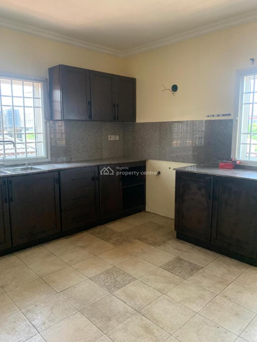 Spacious 3-bedroom Flat on Second Floor, Lekki Right, Lekki Phase One, Lekki, Lagos, Flat / Apartment for Rent