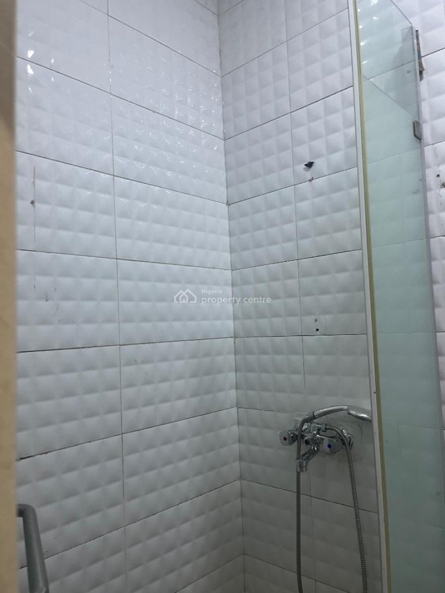 a Spacious Ensuite Bedroom with Shared Big Sitting Room, Chevron Lekki, Lekki, Lagos, Flat / Apartment for Rent