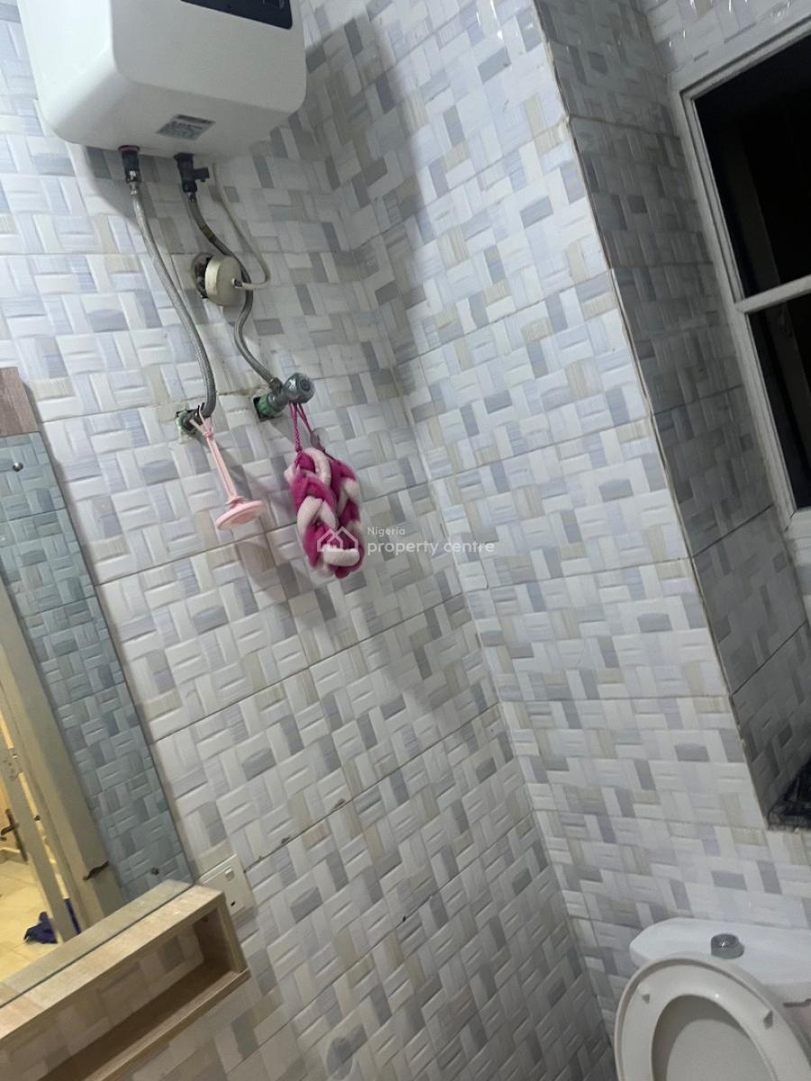 a Spacious Ensuite Bedroom with Shared Big Sitting Room, Chevron Lekki, Lekki, Lagos, Flat / Apartment for Rent