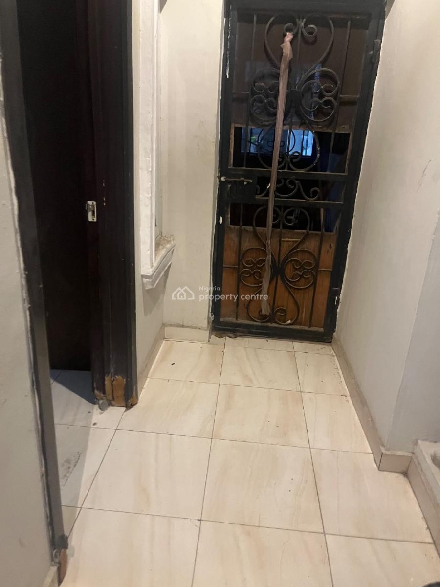 a Spacious Ensuite Bq Room, Wardrobe, Balcony, Chevron Lekki, Lekki, Lagos, Self Contain (single Rooms) for Rent