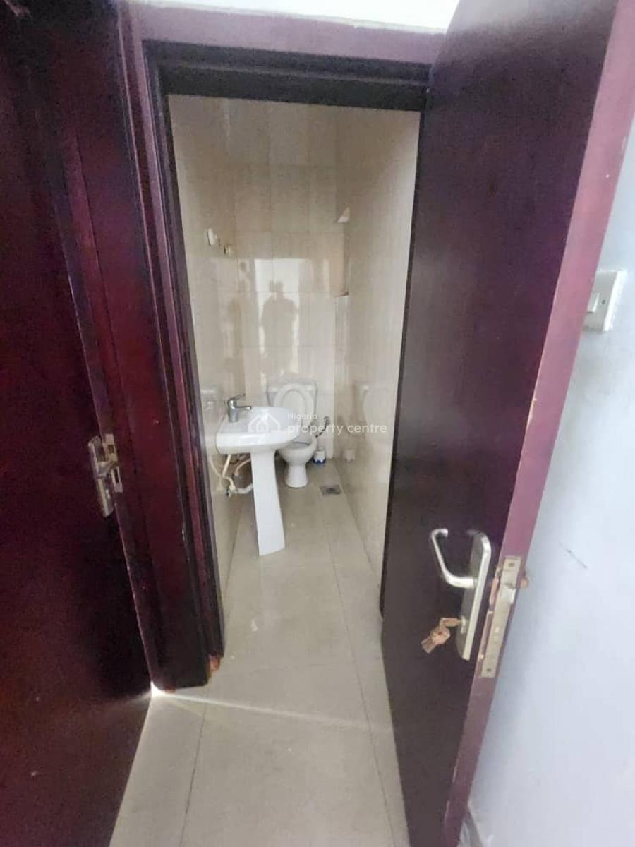 5 Bedroom with Bq Serviced with 24/7 Light Secured Estate, Chevron Drive, Lekki Phase 1, Lekki, Lagos, Terraced Duplex for Rent
