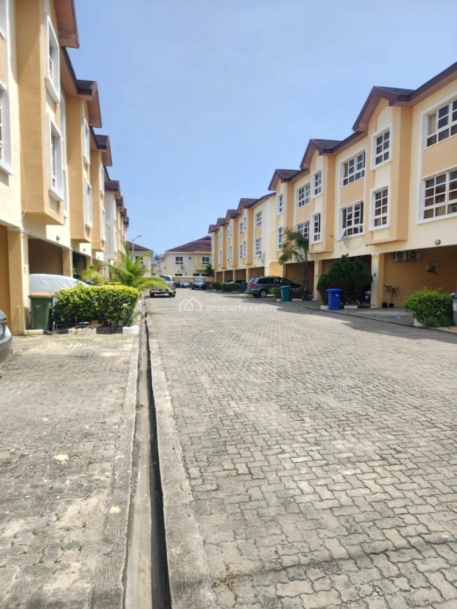 5 Bedroom with Bq Serviced with 24/7 Light Secured Estate, Chevron Drive, Lekki Phase 1, Lekki, Lagos, Terraced Duplex for Rent