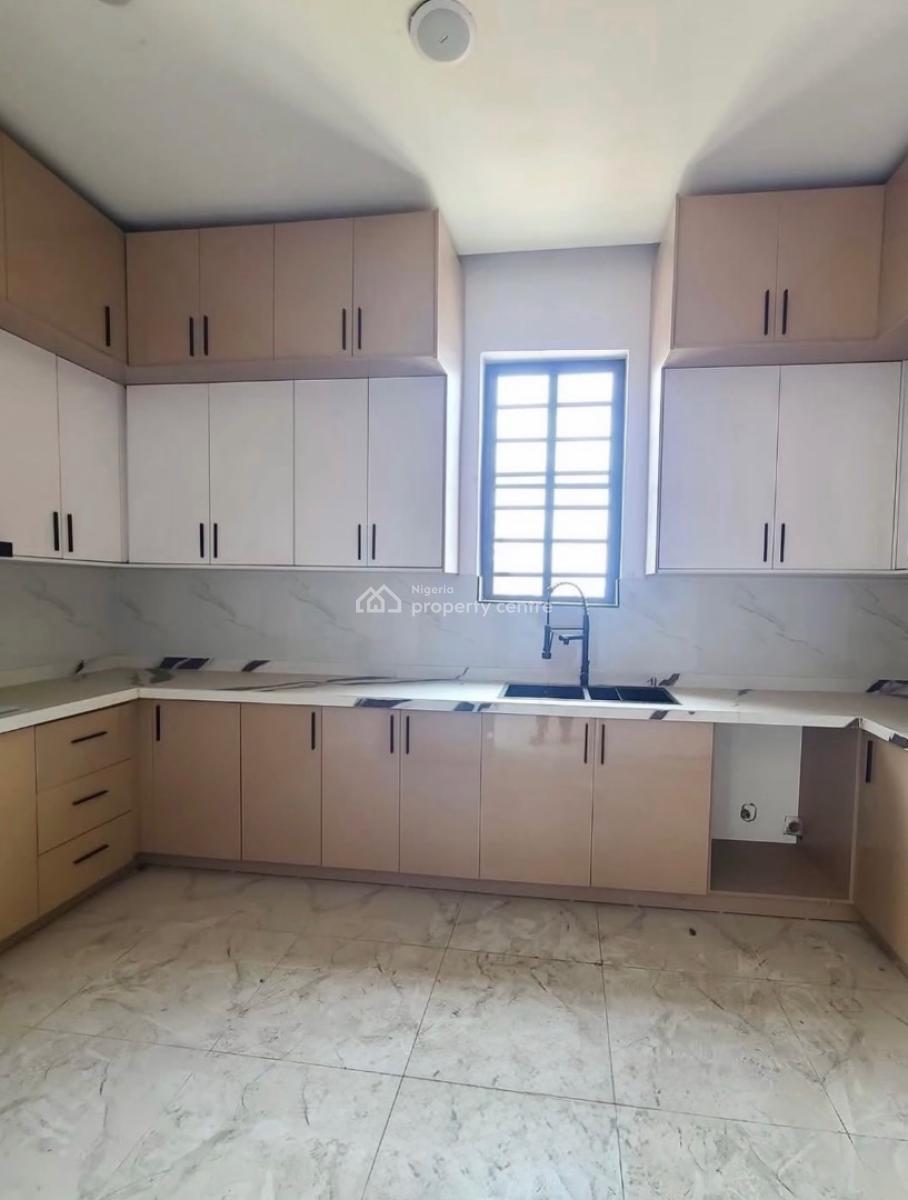 Well Maintained 2 Bedroom Flat, Freedom Way, Lekki Phase 1, Lekki, Lagos, Flat / Apartment for Rent