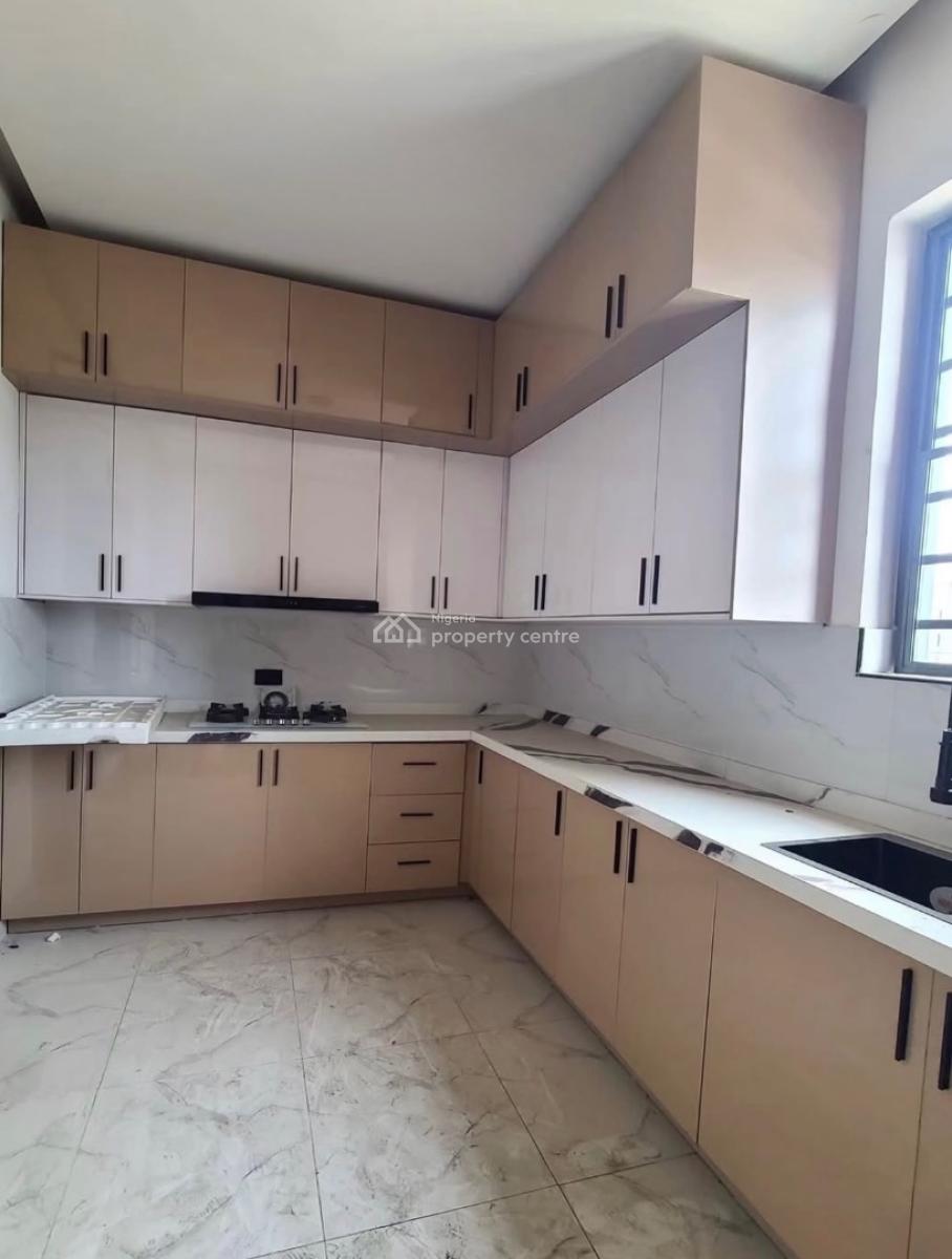 Well Maintained 2 Bedroom Flat, Freedom Way, Lekki Phase 1, Lekki, Lagos, Flat / Apartment for Rent