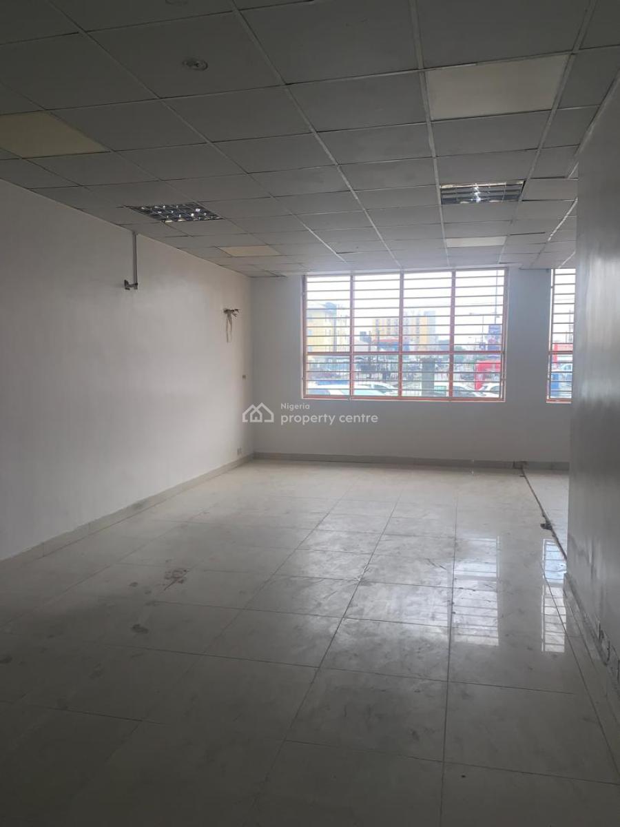 Office Space Measuring 320sqm on The Ground Floor, Lekki Phase 1, Lekki, Lagos, Office Space for Rent
