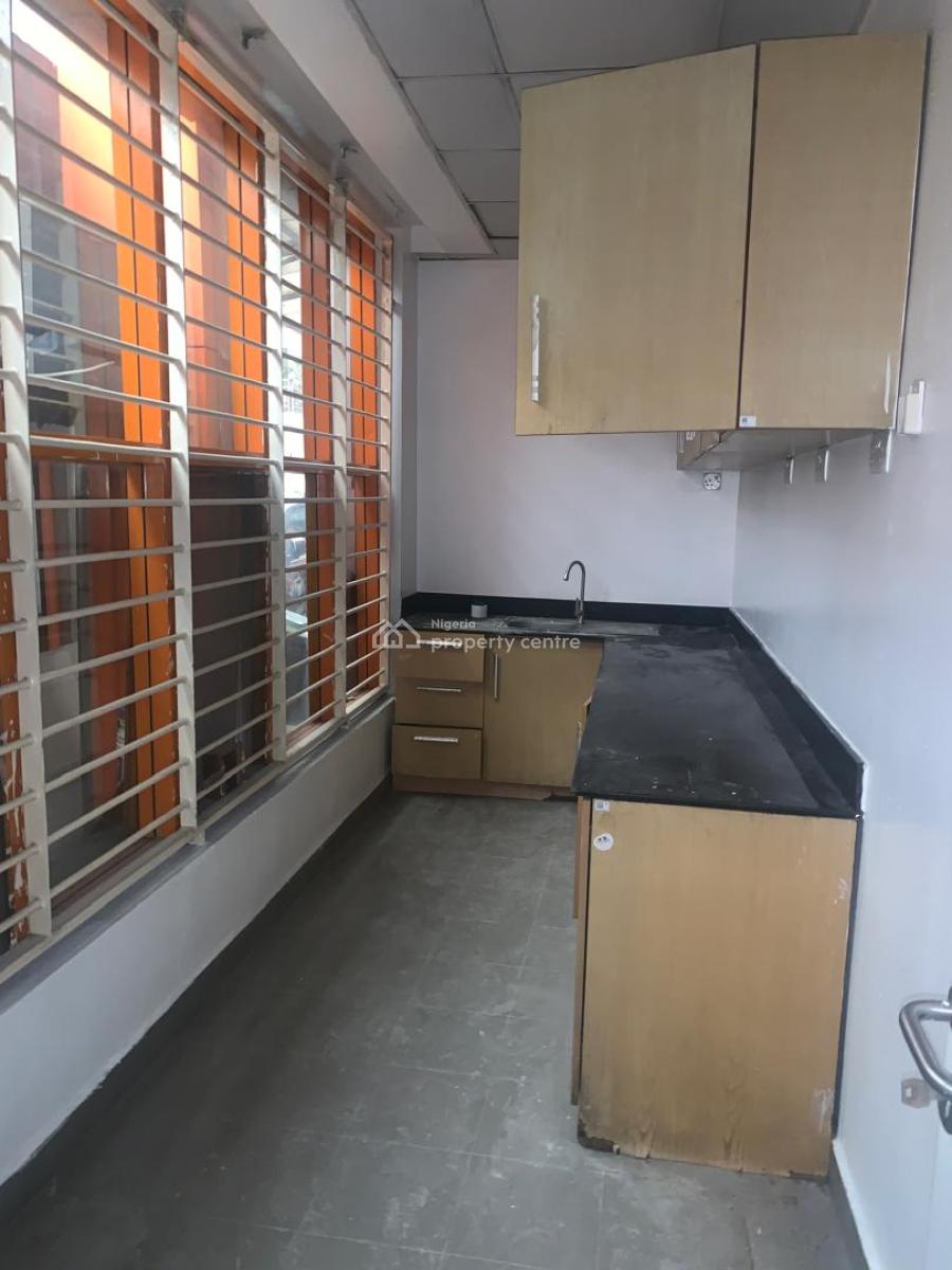 Office Space Measuring 320sqm on The Ground Floor, Lekki Phase 1, Lekki, Lagos, Office Space for Rent