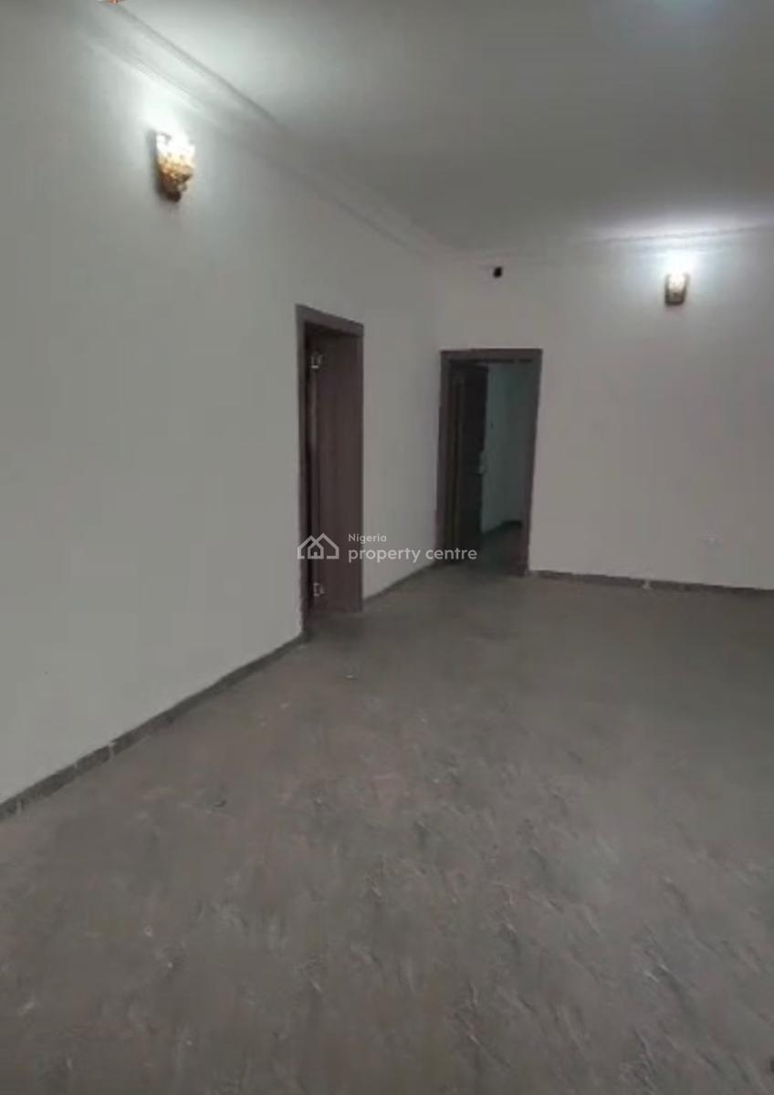 Well Renovated and Spacious 3 Bedroom Flat, Surulere, Lagos, Flat / Apartment for Rent