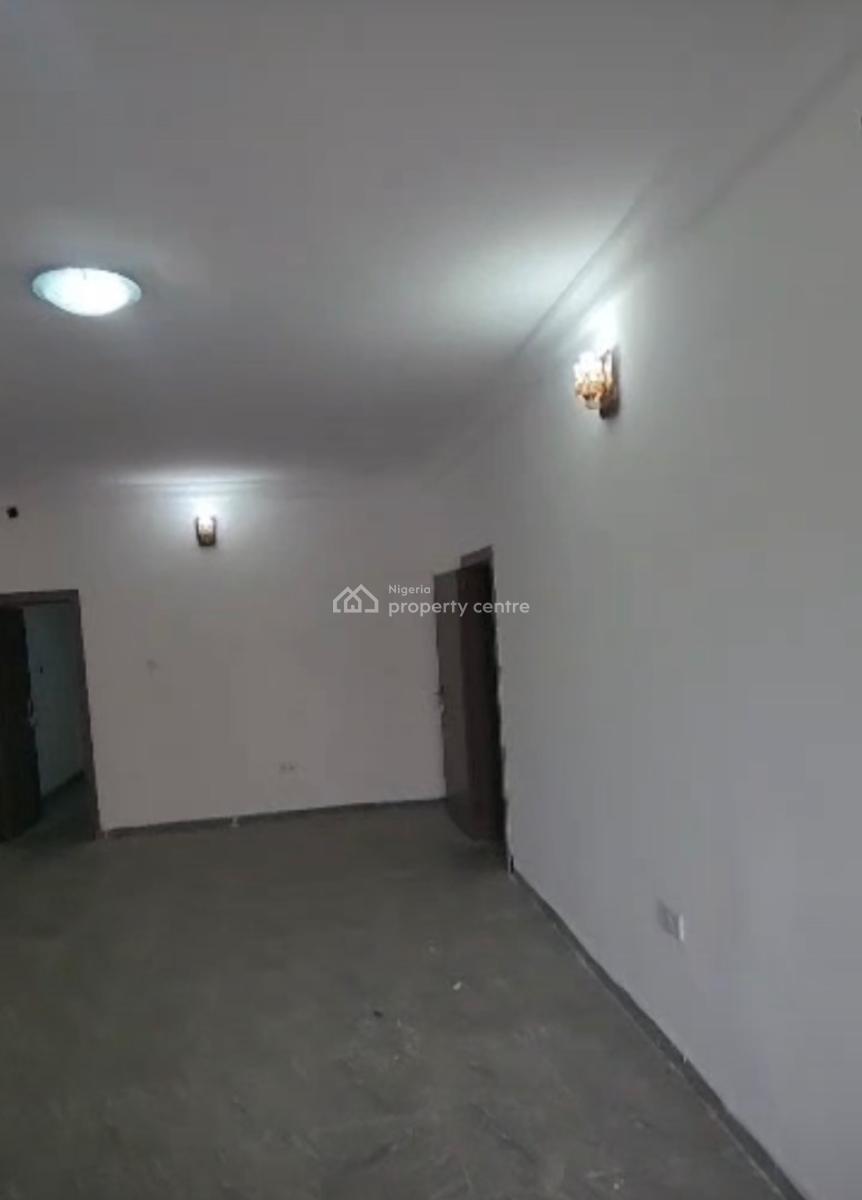 Well Renovated and Spacious 3 Bedroom Flat, Surulere, Lagos, Flat / Apartment for Rent