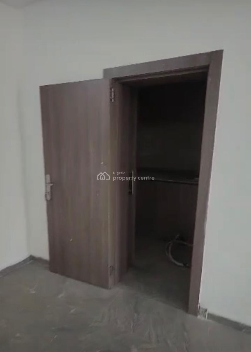 Well Renovated and Spacious 3 Bedroom Flat, Surulere, Lagos, Flat / Apartment for Rent