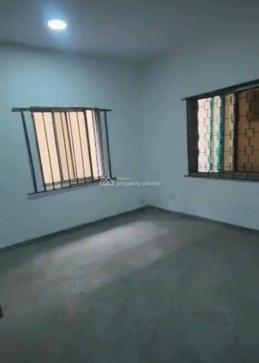 Well Renovated and Spacious 3 Bedroom Flat, Surulere, Lagos, Flat / Apartment for Rent