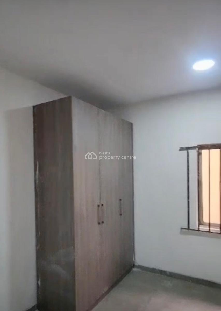Well Renovated and Spacious 3 Bedroom Flat, Surulere, Lagos, Flat / Apartment for Rent