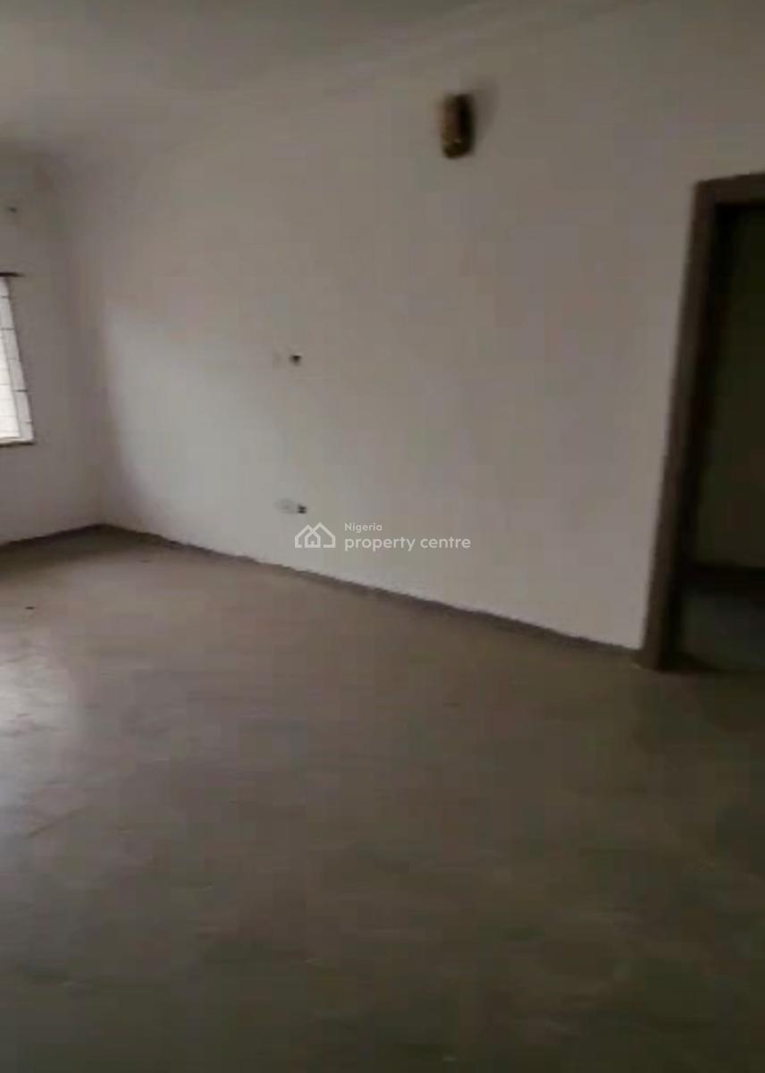 Well Renovated and Spacious 3 Bedroom Flat, Surulere, Lagos, Flat / Apartment for Rent