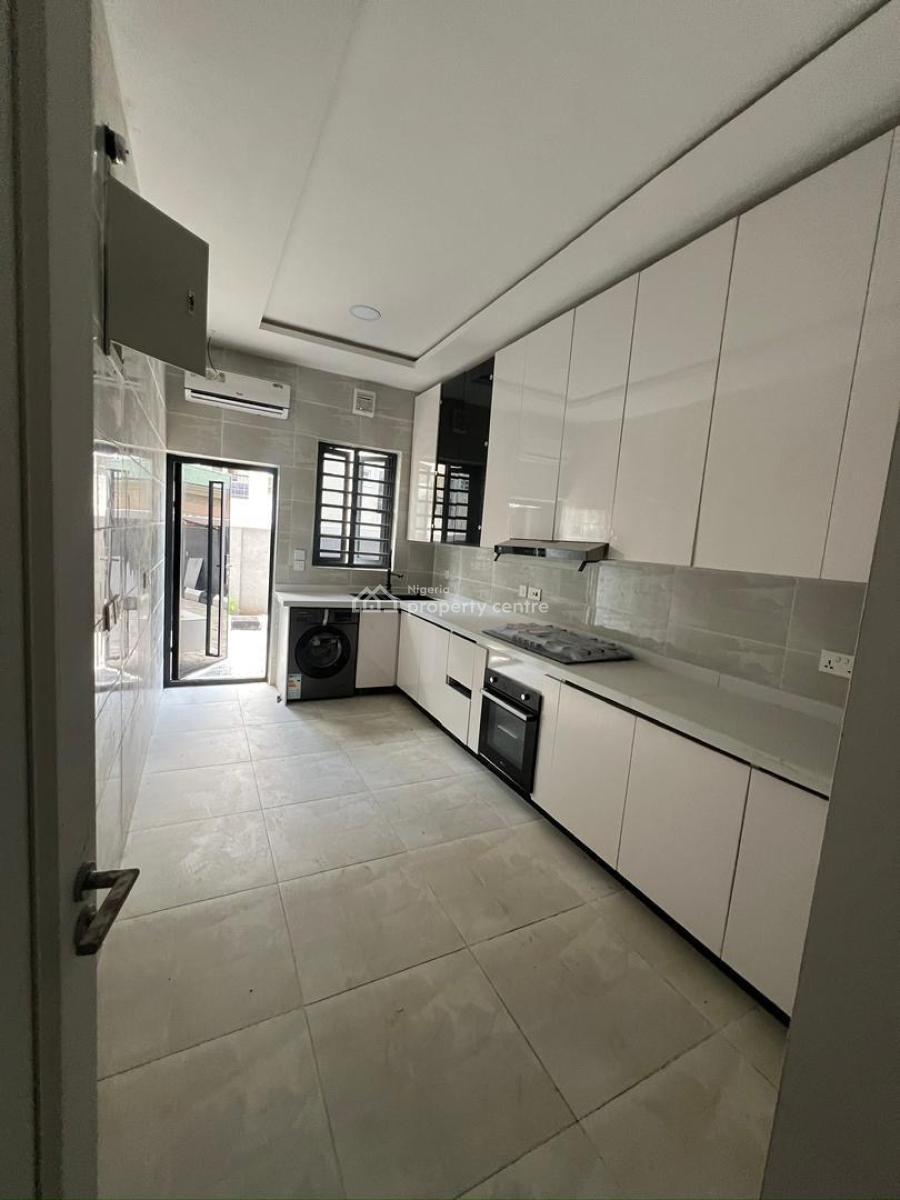 a 4 Bedroom Triplex with a Bq, Oniru, Victoria Island (vi), Lagos, Flat / Apartment for Rent