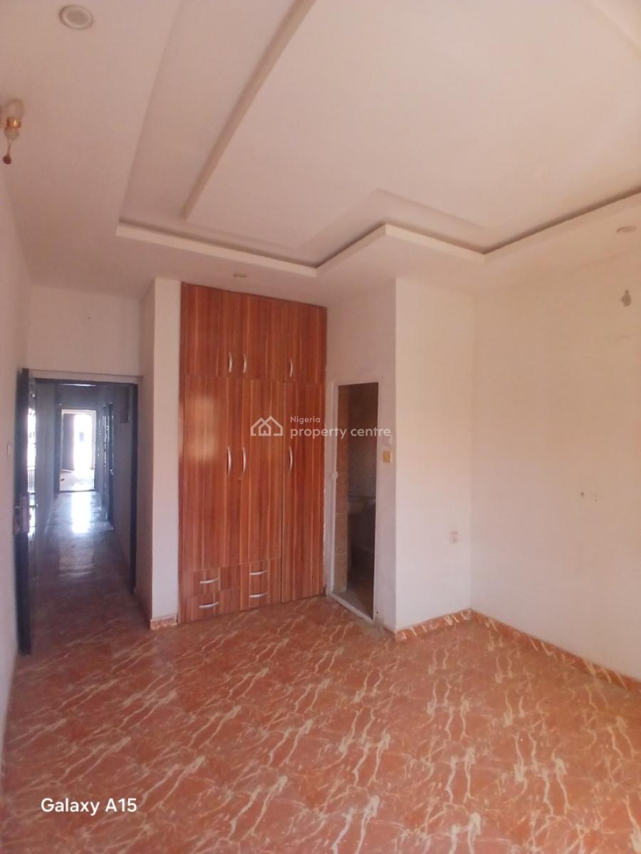 Well Bult 2 Bedrooms Flat, By American International School, Durumi, Abuja, Flat / Apartment for Rent