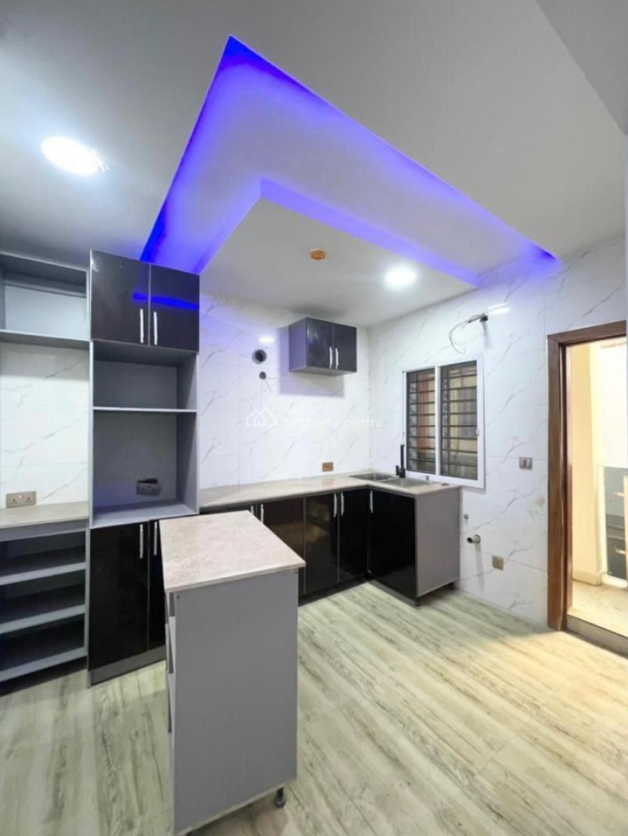 Deluxe 2 Bedroom Apartment with Bq in a Secure Location, Off Freedom Way, Lekki Phase 1, Lekki, Lagos, Flat / Apartment for Rent
