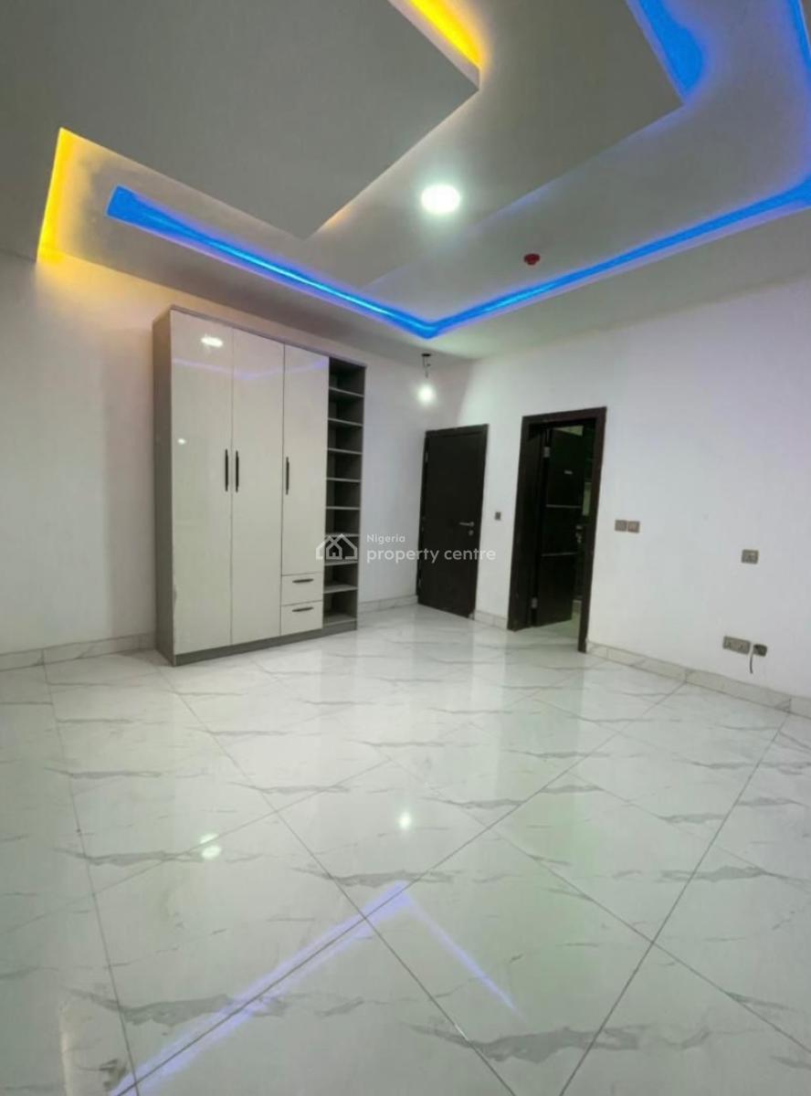 Deluxe 2 Bedroom Apartment with Bq in a Secure Location, Off Freedom Way, Lekki Phase 1, Lekki, Lagos, Flat / Apartment for Rent