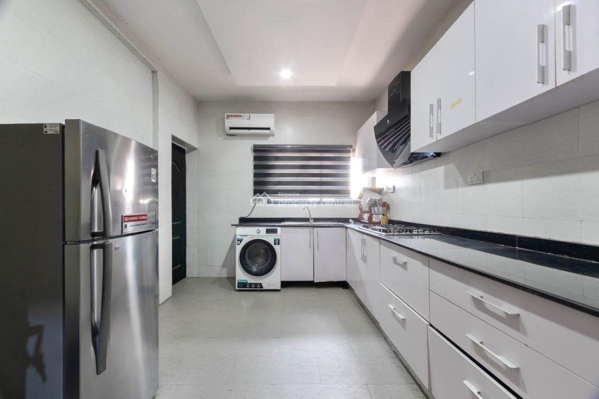 Luxury 3bedroom Apartment with Swimming Pool, Lekki Phase 1, Lekki, Lagos, Flat / Apartment Short Let