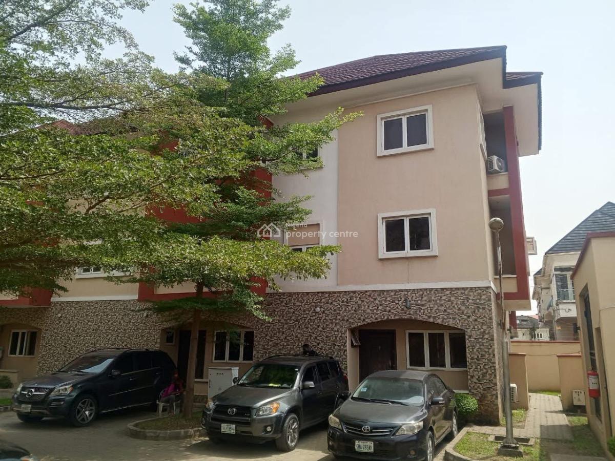 Serviced 3 Bedroom Terraced Duplex in a Secured Area, Osapa, Lekki, Lagos, Terraced Duplex for Rent