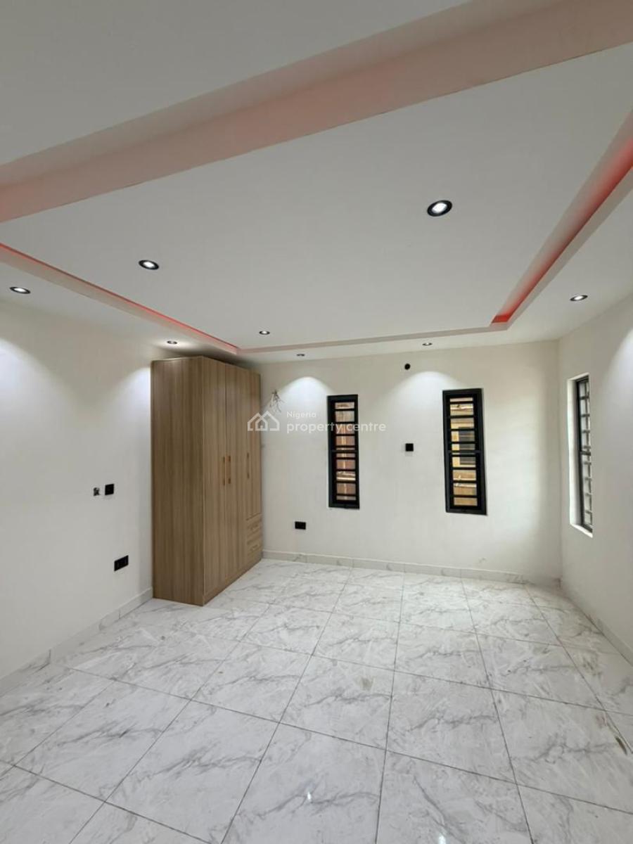 Exquisitely Built 3 Bedroom Apartment  Perfect for Family Residence, Gbagada, Lagos, Flat / Apartment for Sale