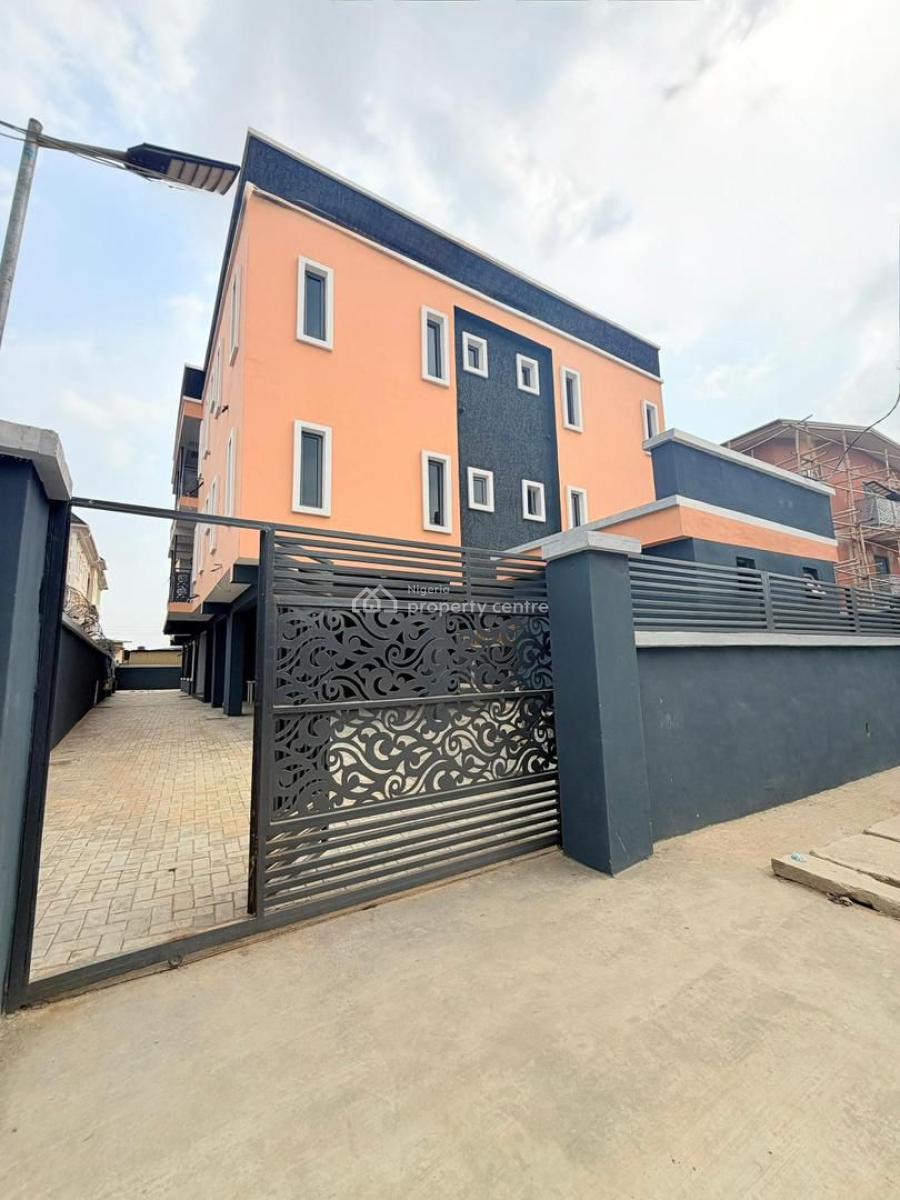 Exquisitely Built 3 Bedroom Apartment  Perfect for Family Residence, Gbagada, Lagos, Flat / Apartment for Sale