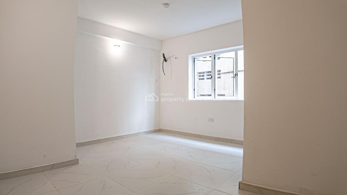 Well-maintained 3-bedroom Apartment, Bishop Street, Ojuelegba,, Ojuelegba, Surulere, Lagos, Flat / Apartment for Sale