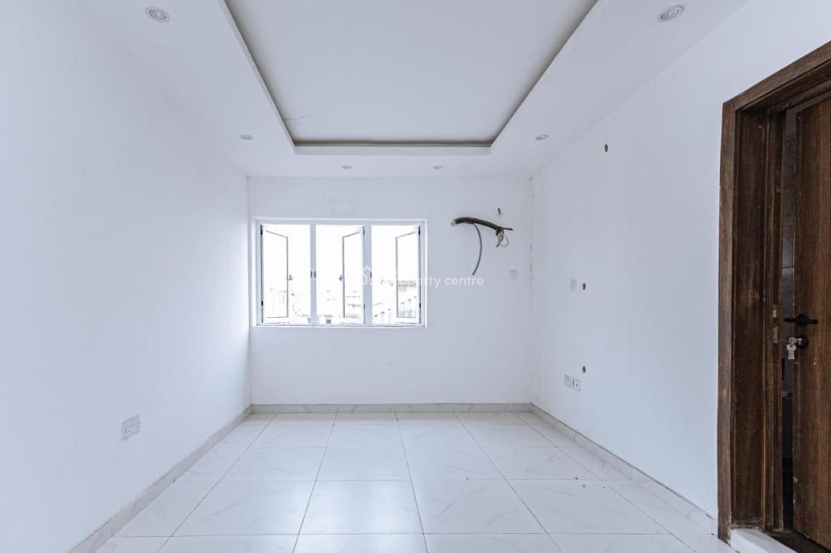 Well-maintained 3-bedroom Apartment, Bishop Street, Ojuelegba,, Ojuelegba, Surulere, Lagos, Flat / Apartment for Sale