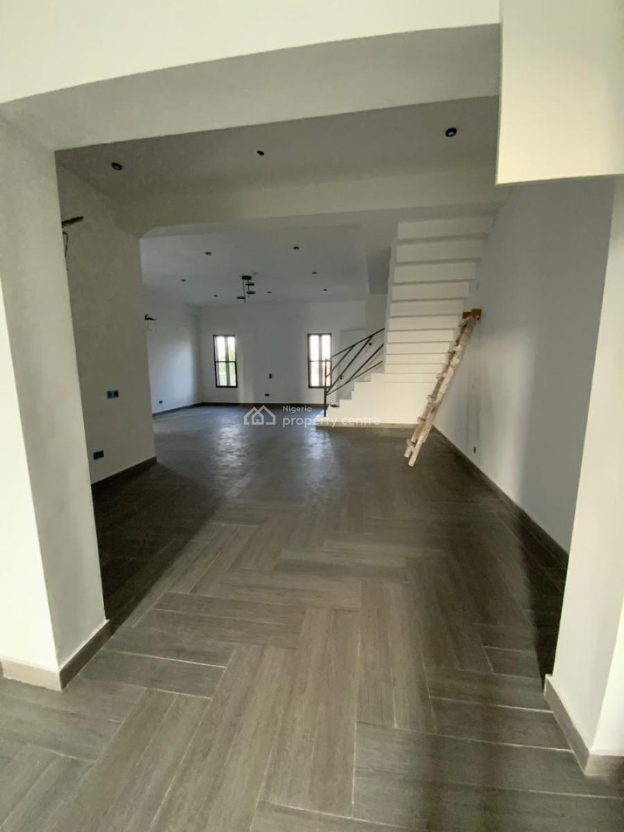 4 Bedroom Masionette with Bq & Private Compound, Lekki Phase 1, Lekki, Lagos, Terraced Duplex for Rent