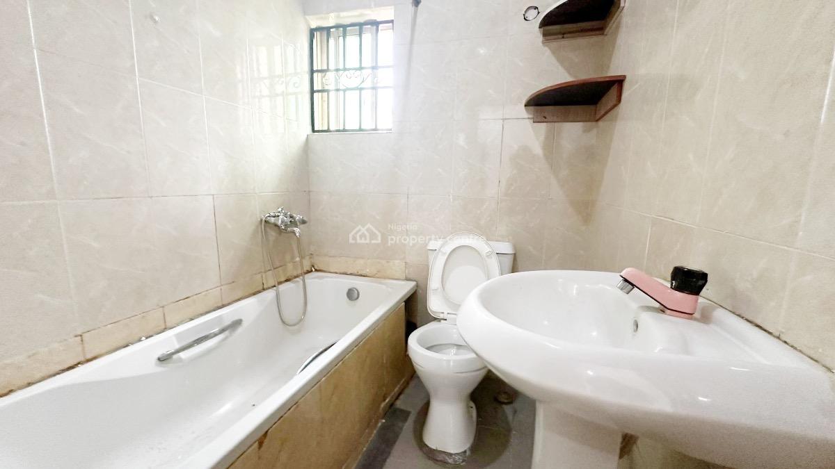 Luxury 3 Bedroom Flat, Gra Phase 1, Magodo, Lagos, Flat / Apartment for Rent