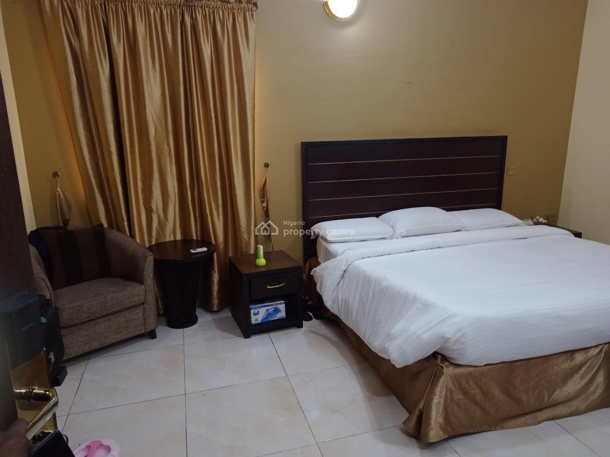 Luxury Serviced and Furnished 3 Bedroom Apartment with Swimming Pool, Anthony, Maryland, Lagos, Flat / Apartment for Rent
