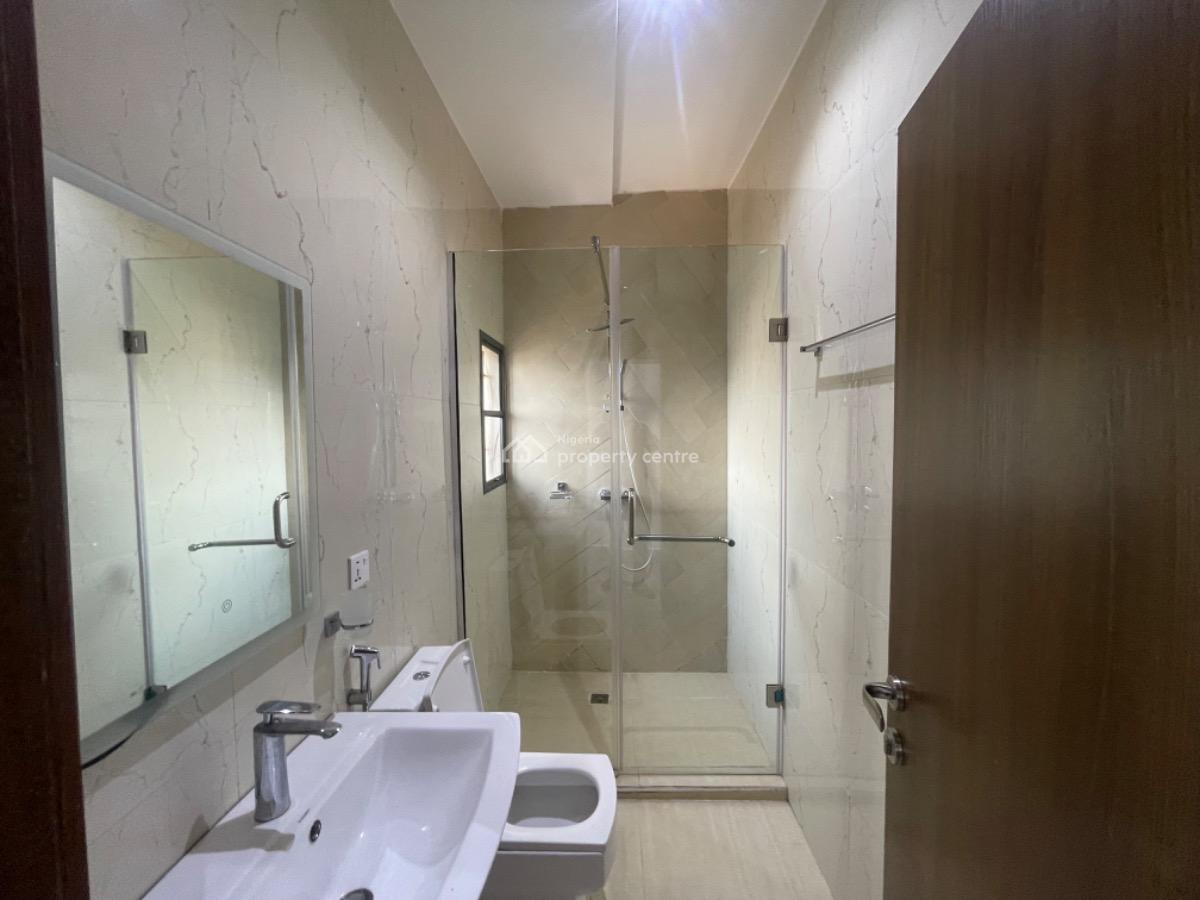 Luxury and Spacious Three Bedrooms with Bq, Wuye Dakibiu Abuja., Wuye, Abuja, Flat / Apartment for Rent
