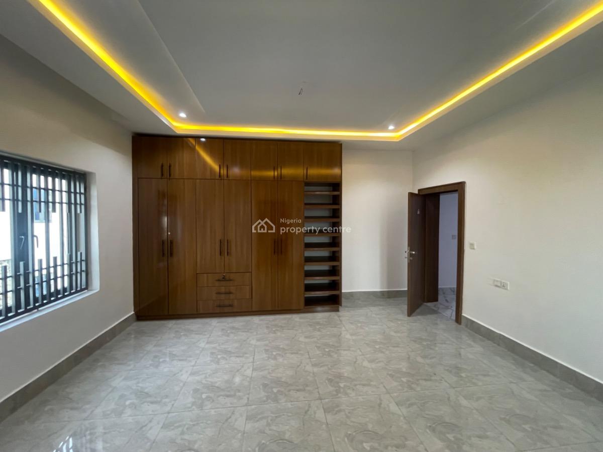Luxury and Spacious Three Bedrooms with Bq, Wuye Dakibiu Abuja., Wuye, Abuja, Flat / Apartment for Rent
